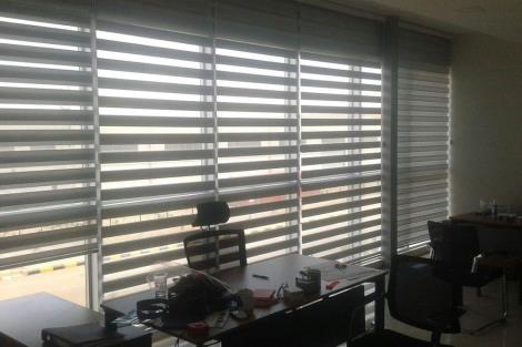 Ofislerde Zebra Perde  1